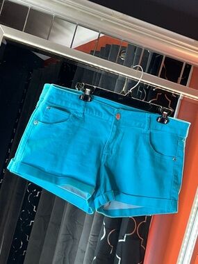 Electric Turquoise Celebrity Pink Trendsetter Shorts 💎🌊